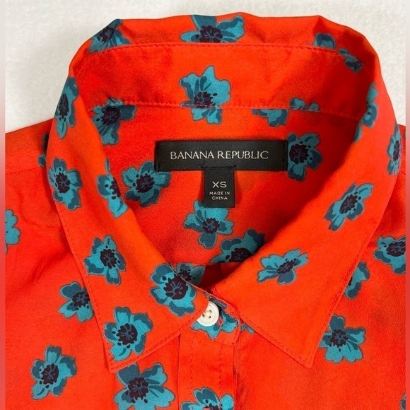 Floral Red Button-Up Women's Top - Picture 3 of 11